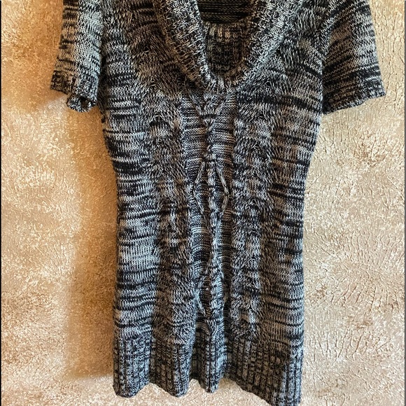 Black and White Textured Sweater - Picture 6 of 6